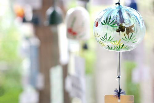 暑中見舞いの歴史と礼儀。送るといい品とダメな品。相場はいくら?