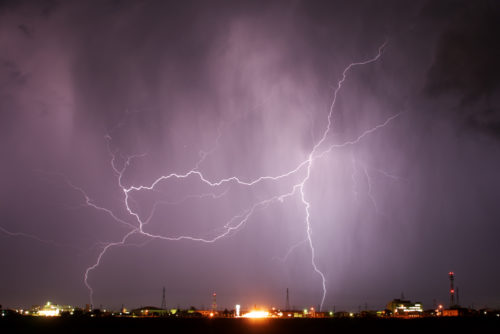 ストームチェイサーとは?プロの青木豊の収入や写真とは?