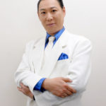 伊賀健二の現在や結婚や離婚、再婚相手の嫁は?吉本新喜劇では新幹線のギャグが!