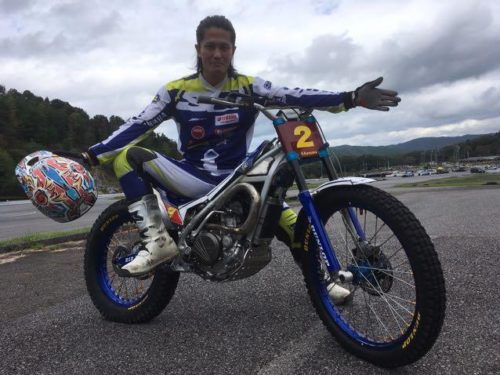 黒山健一の結婚した嫁や離婚の噂は?DVDとヘルメットがかっこいい!