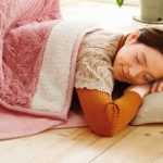 こたつで寝ると風邪をひいたり 頭痛などデメリットばかりの理由は?