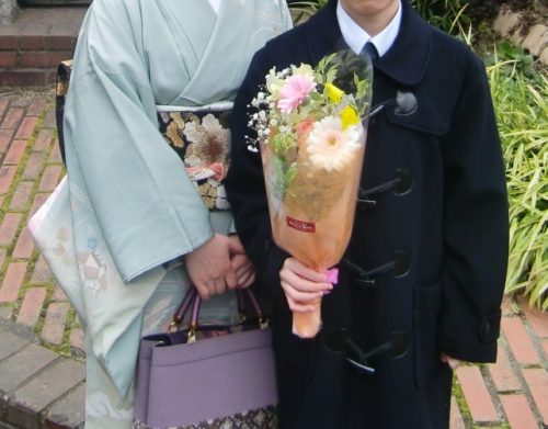 卒業式での父兄の服装のおすすめは?ネクタイやピンも重要!