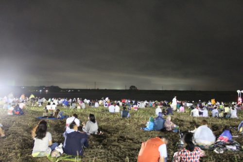 花火大会が雨で中止になる条件や降雨量は?時間はいつ決まる?