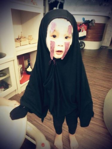 カオナシのメイクの簡単なやり方や手順は?必要な化粧道具は?