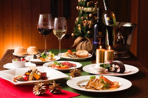 付き合う前にクリスマスに誘う方法や注意点は?おすすめのデートスポットは?