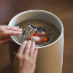 火鉢の使い方の便利な方法や種類は?暖房効果だけではない!