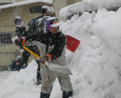 雪かきのタイミングや時間はいつ？どのくらい雪が積もったらやる？