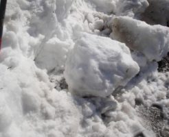 凍った雪を早く溶かす方法！塩・シート・薬・お湯でのやり方！
