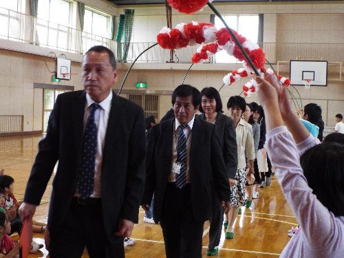 離任式の挨拶で感動させるための言葉や例文は?話す内容はどうする?